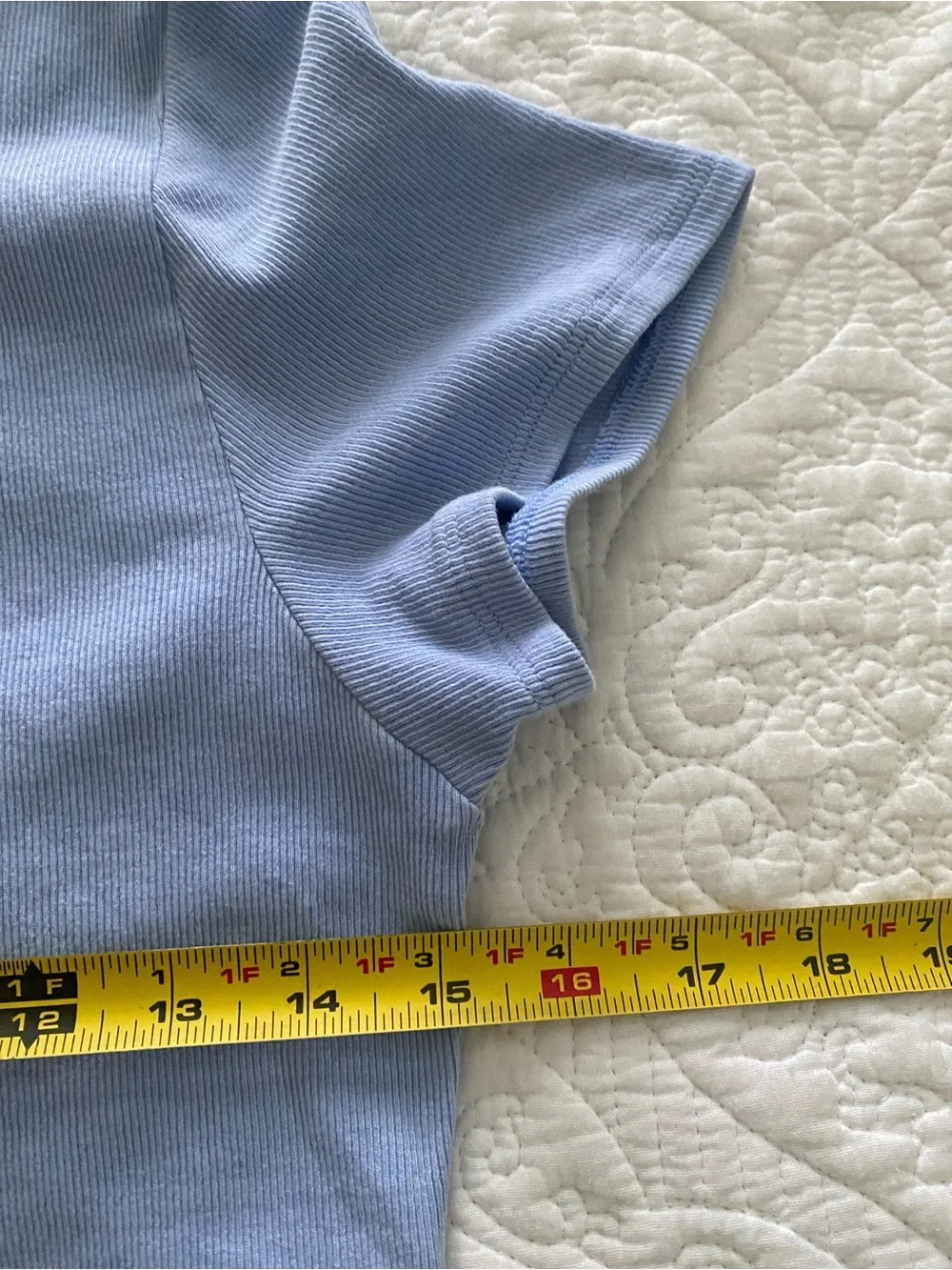 Aritzia HomeStretch™ Rib Tune
Stretchy ribbed cotton t-shirt Light Blue - Picture 6 of 9